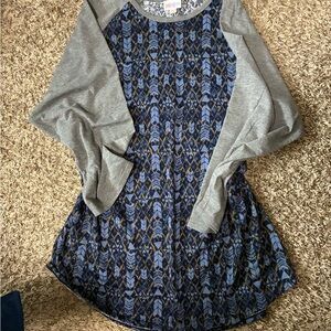 LuLaRoe Blue Floral Geometric Raglan Top with Gray Trim
